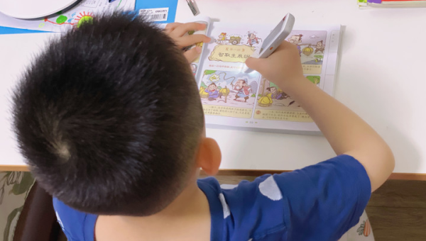 Docker 镜像构建 AI 助手：自动选择最佳基础镜像与依赖版本